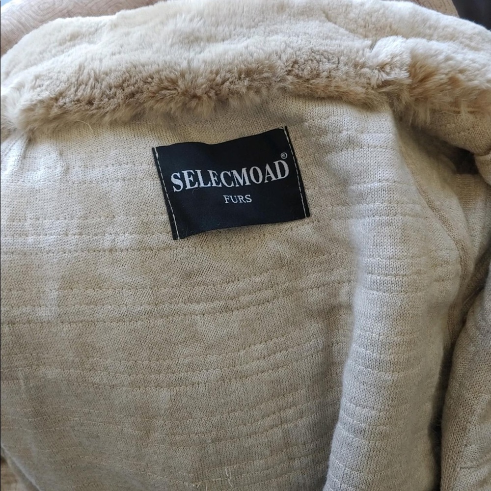 Lightweight Authentic Rabbit Fur - Picture 2 of 3